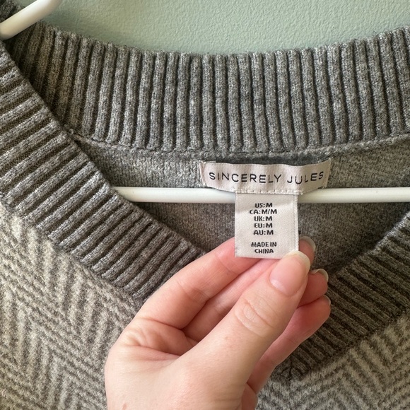 SWEATER VEST - Picture 2 of 6